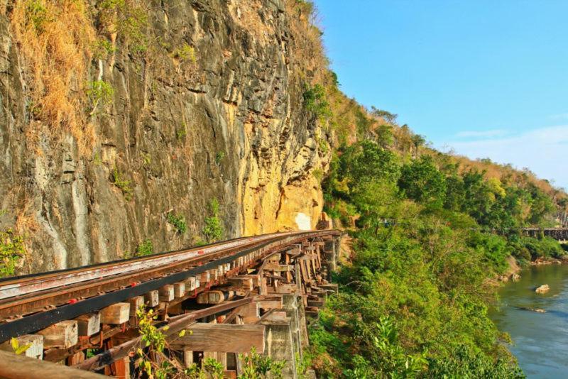 The Bridge Residence Hotel Kanchanaburi Exterior foto