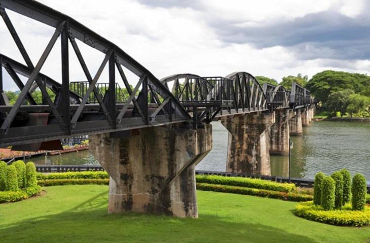 The Bridge Residence Hotel Kanchanaburi Exterior foto